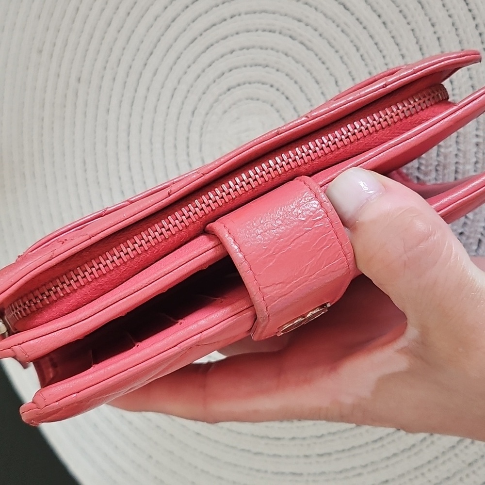CHANEL Quilted Coral Pink Wallet - Final Price - Picture 11 of 12